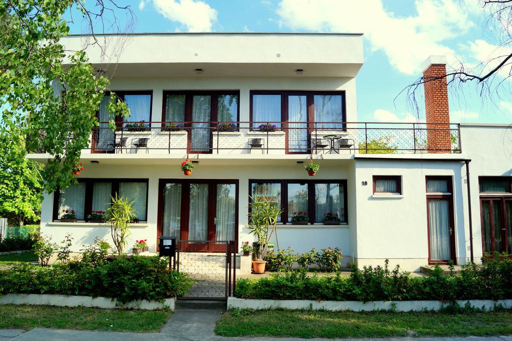 Sophie'S Guesthouse Siófok Exteriör bild