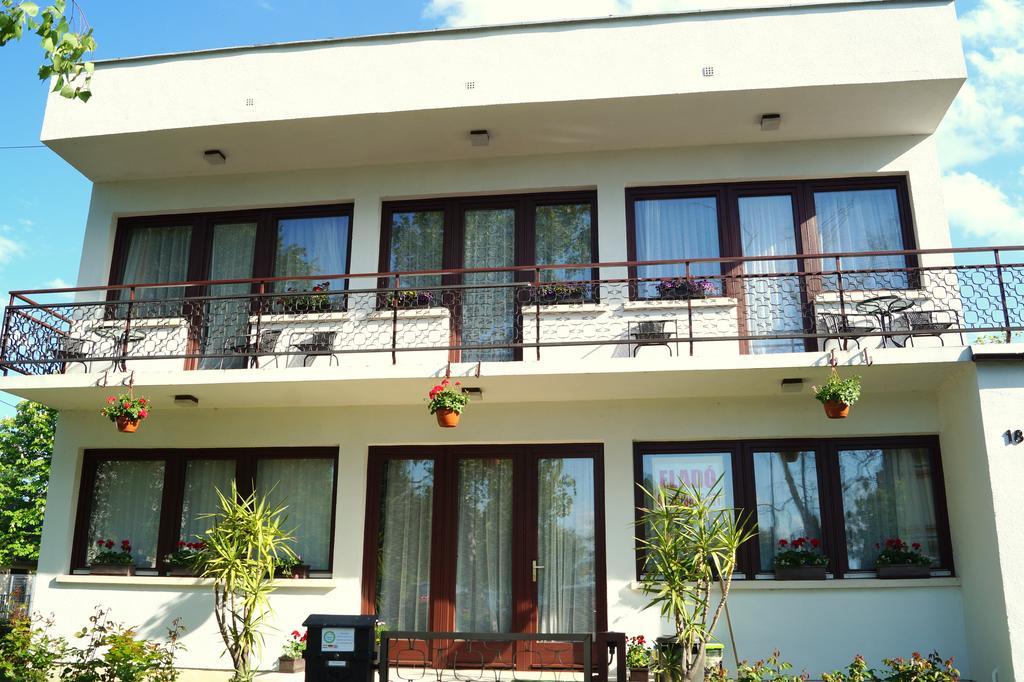 Sophie'S Guesthouse Siófok Exteriör bild